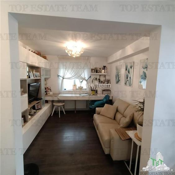 Apartament  de vanzare 4 camere si curte/ Domnesti - 4