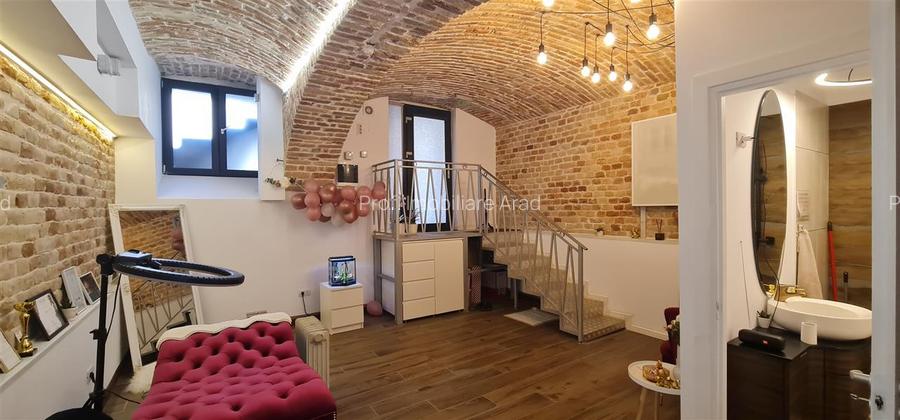 Spatiu langa Primarie pt. prestari servicii, birou, cabinet, salon - renovat - T - 3