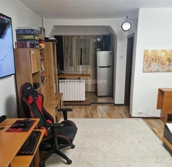 Obor- Masina de paine Garsoniera amenajta - 8