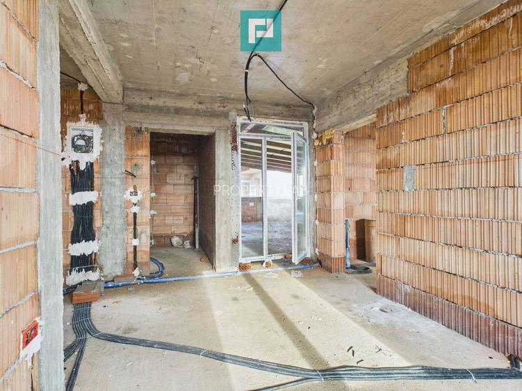 Penthouse cu terasă generoasă, în centrul Chișodei - 4