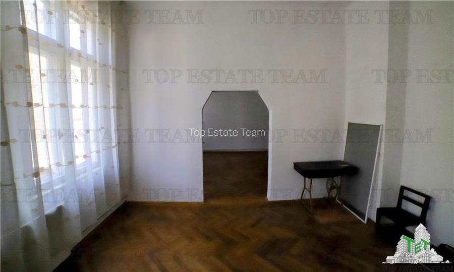Apartament cu 4 camere  de vanzare, Ultracentral,  Kogalniceanu, curte si pod - 2