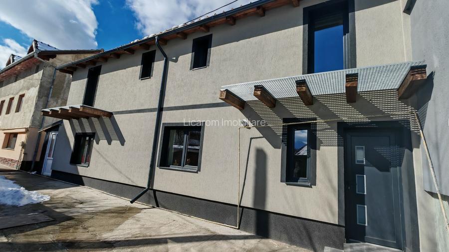 COMISION 0. Corp de casa,Carpatilor intrare in Racadau,P+E,4 camere. - 5