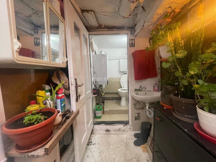 Casa de vanzare  curte propie cu garaj si loc parcare in fata casei  - 4