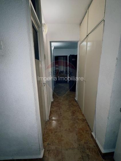 De inchiriat, 4 camere, decomandat, bilateral, centrala proprie, 400€ - 3