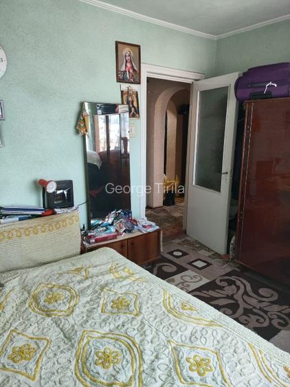 Vand apartament  3 camere, izolat exterior,bloc antiseismic vis-a-vis Comisariat - 13