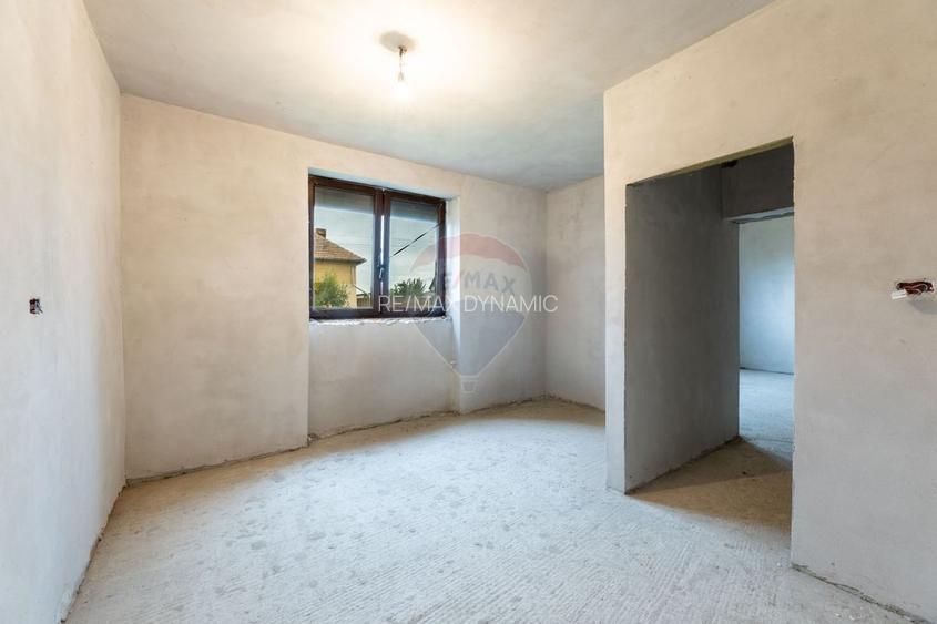 Casă cu 3 camere de vânzare, renovată la gri, teren 2100m Variașu Mare - 9