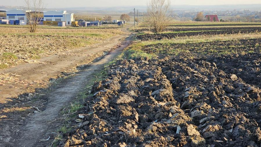 Teren extravilan 6,100mp Stroiesti / Soseaua DN17, Suceava - 14
