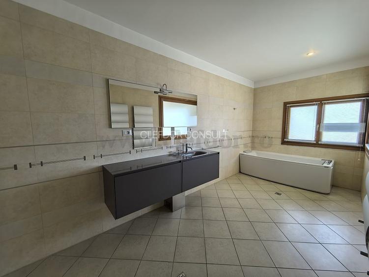 Vila de Lux in apropiere de British School - 19