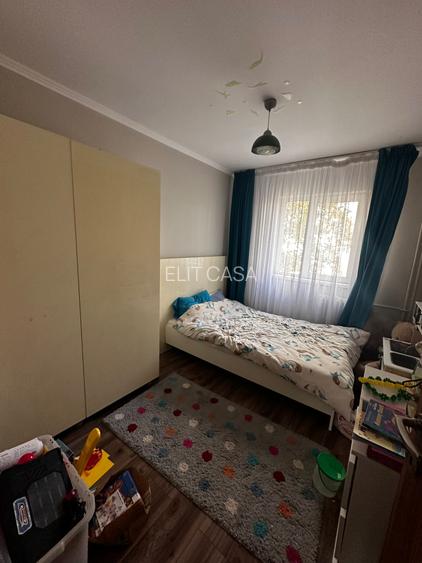 Apartament cu 3 camere, etaj 1/4, zona Alexandru cel Bun - 3