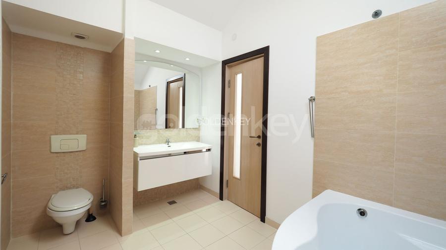 Vila insorita situata in complex langa Scolile Internationale - 27