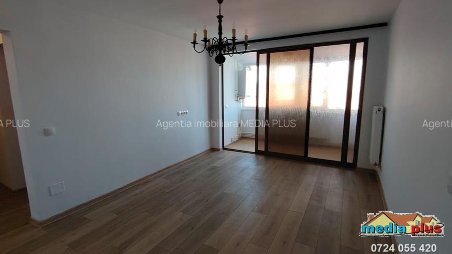 Apartament 3 camere semidecomandat de vânzare – Micro 16 - 4