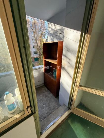 Proprietar, vand apartament 3 camere+ Boxa  in strada Aleea Callatis, bloc A14, - 2