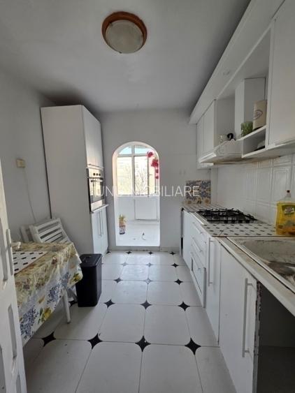 Etaj 3-Podul de Fier-3 Camere Decomandat -bloc 82' - 8