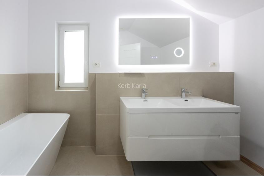 Despartit prin casa scarii! Zona buna! Asfalt! Toate utilitatile! - 4