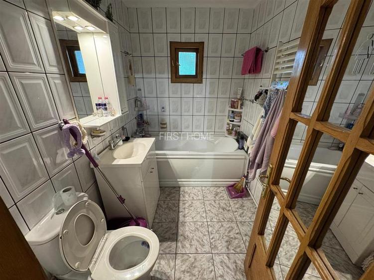 3 camere, etaj 3 cu acoperis, 2 balcoane , 2 bai, zona centrala - 14