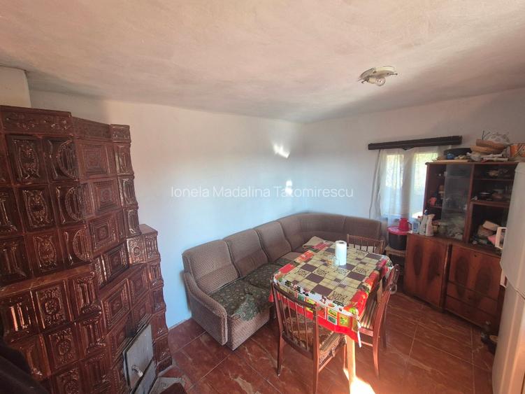 Casa de vanzare intr o zona linistita la 150m de strada principala - 5