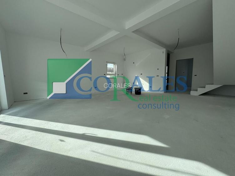 Duplex Decalat! Aproape de VATRA satului. Gradina COMPLET amenajata. - 3