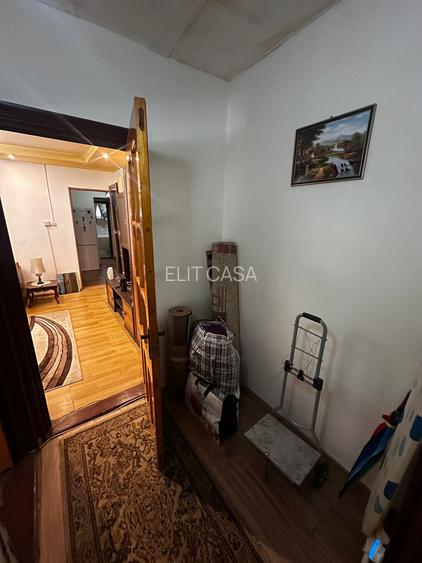 Apartament cu 3 camere, zona Nicolina - 2