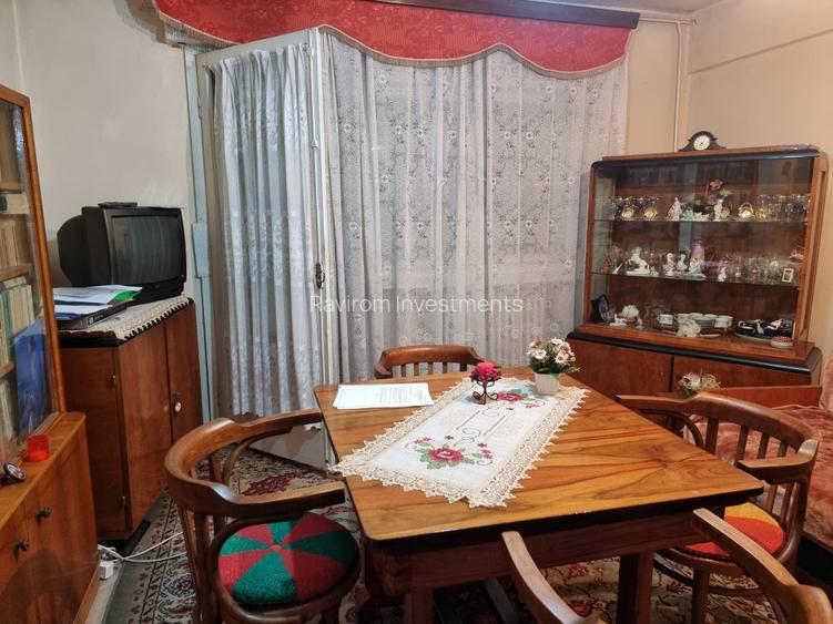 Apartament doua camere, decomandat, etaj patru, structura buna, simplu, central - 3