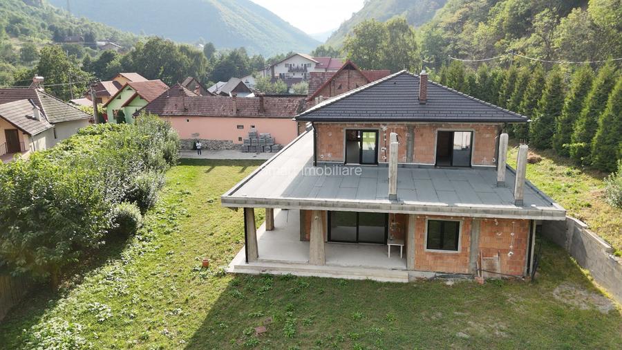Casa de lux, cu vedere panoramica asupra muntilor, 2600mp teren Gura Raului - 2