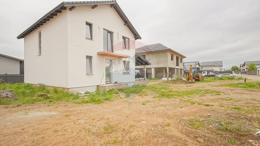 Casă Individuală în Cartierul Izvor - 2