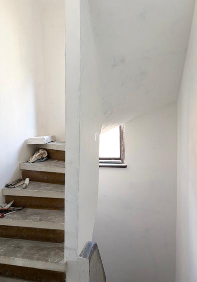 VILA INTERBELICA IN CURS DE RENOVARE COMPUSA DIN DOUA APARTAMENTE - PARCUL CAROL - 10