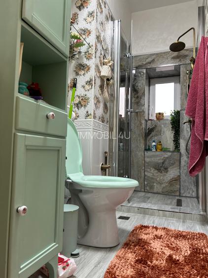 Universitate Metrou, Coltea Spital  la numai 8 minute -  Apartament  in vila - 5