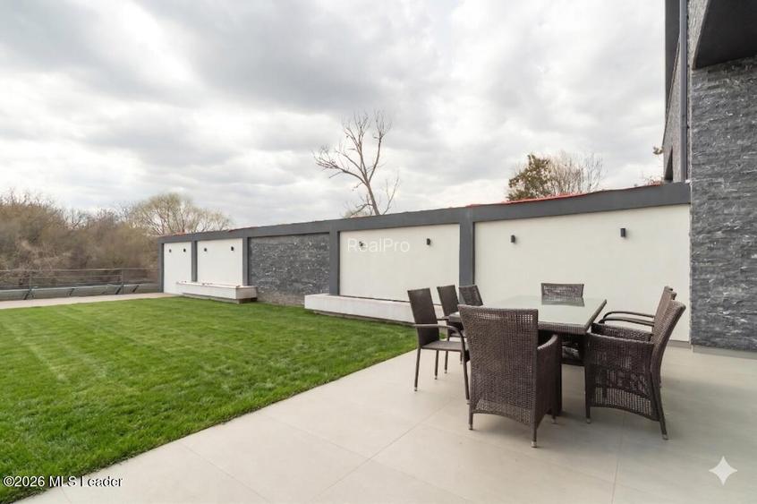 Iancu Nicolae - Vila high-end pe malul lacului, Gradina cu Ponton - 21