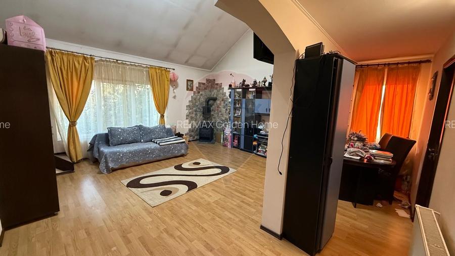 Casă / Vilă cu 5 camere - 5