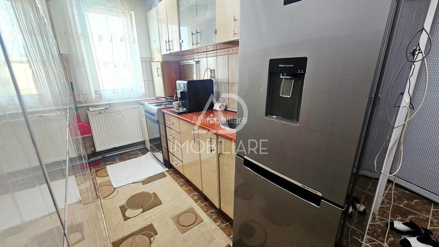 Apartament 2 camere transformat în 3 camere – Zona 9 Mai, Strada Olari - 8