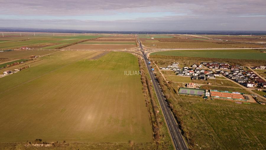 Proprietar vand teren INTRAVILAN, 35000mp, DNE85 cu acces direct la A7 - 2