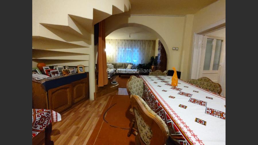 Casa cu mansarda, 7 camere, anexe, Sanmartin - 11