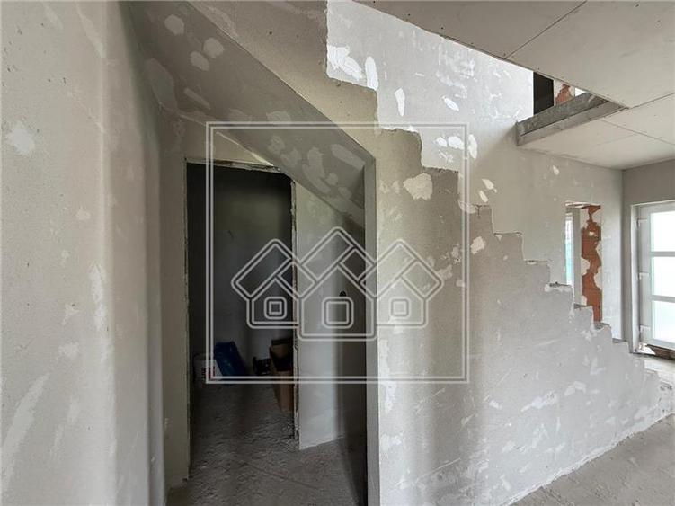Casa tip duplex in Mohu, 4 camere, 145 mp utili, teren 195 mp