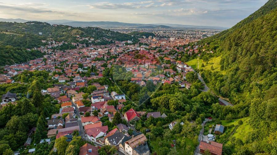 CASA CU GRADINA DE 1.498 MP | 3 FRONTURI STRADALE | SCHEII BRASOVULUI