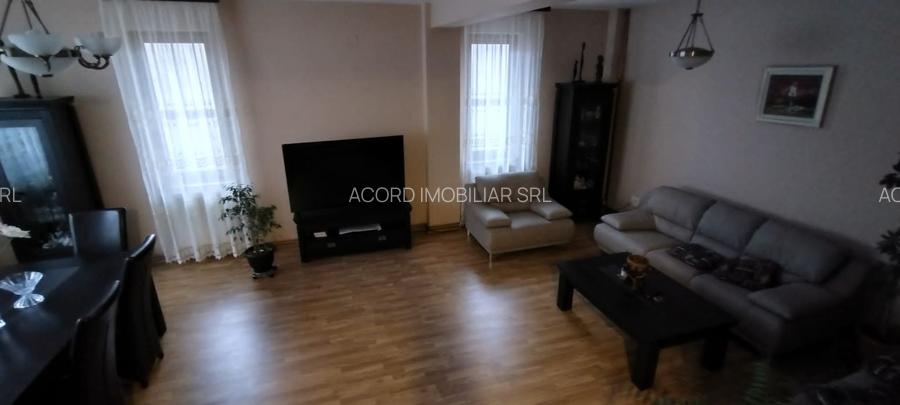 Casă / Vilă cu 6 camere în zona Kamsas - 2
