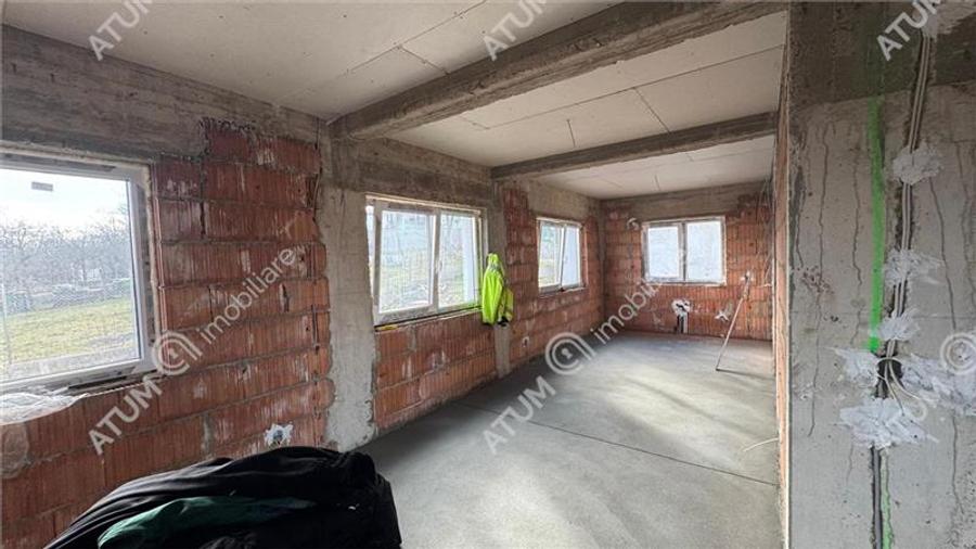 Casa individuala 4 camere 2 bai 120 mp utili 300 mp teren in Sura Mica