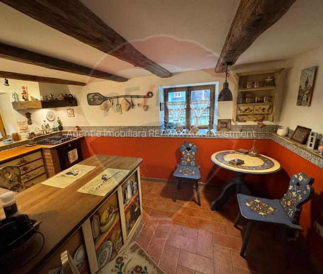 Reședință cu farmec aparte în inima Cisnădioarei - 7