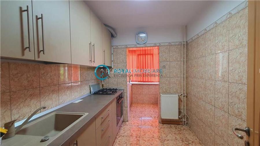 Royal Imobiliare  - Vanzare Apartament 3 camere zona 9 Mai - 9