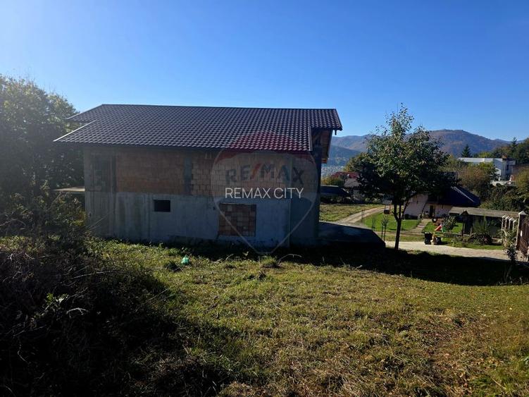 Casă / Vilă cu 5 camere de vânzare - 38