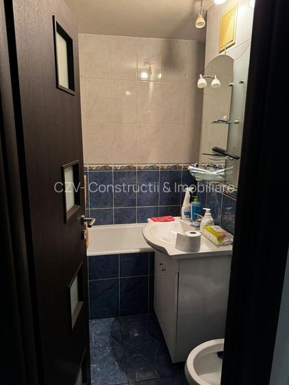 Apartament cu 3 camere , str. Bozieni - 27