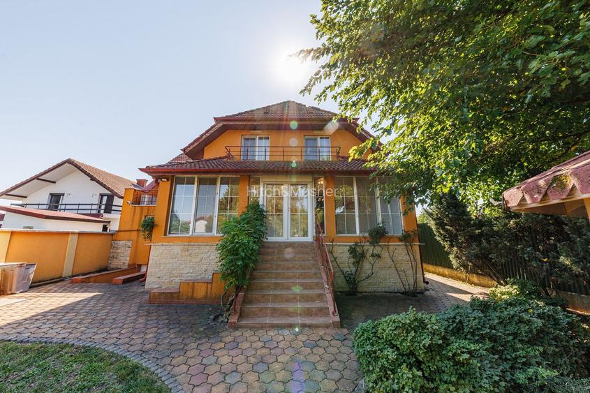 Vilă cu spatii largi, curte generoasă - 5