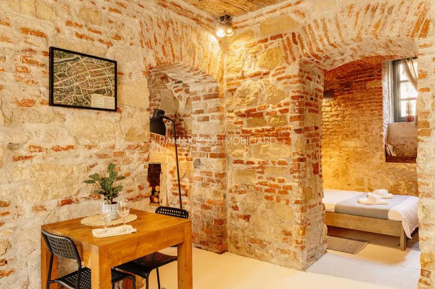 Apartament cu farmec istoric – 40 mp, parter, în centrul orașului - 17