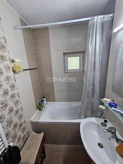 Etaj 1, decomandat 3 camere, bloc din 1982 zona  Tg Cucului - 6