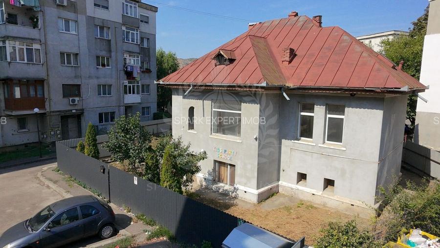 Casa de vanzare, D+P+M in Urlati, zona centrala - 13