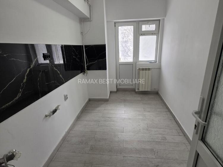 Decebal piață Albă Iulia - 4