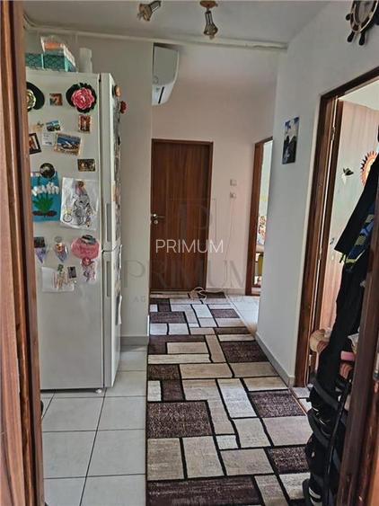Girocului- centrala proprie- decomandat- etaj intermediar - 4