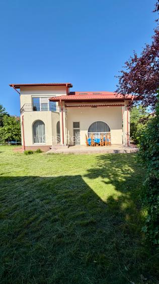 Vilă exclusivistă cu piscină încălzită  cu 918 mp teren zona Erou iancu Nicolae - 2