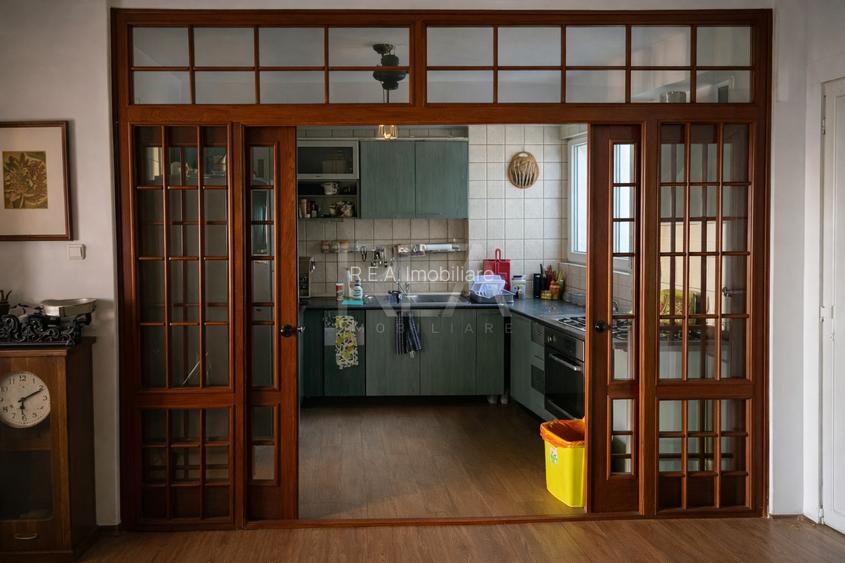 3 camere, Matei Voievod, etaj 1, an 2008, 98 mp - 2