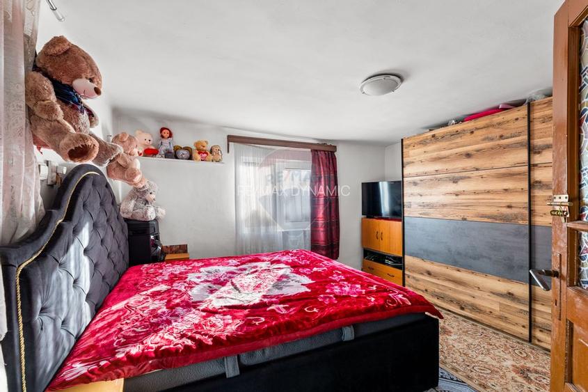 Casă cu 5 camere in Barzava - 3