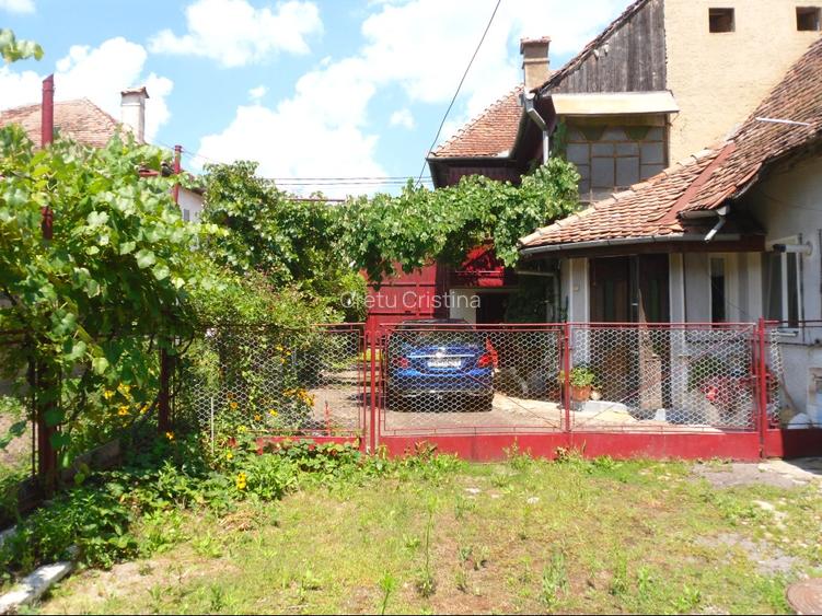 Casa/ gospodarie  saseasca in sat Bunesti, judet Brasov. Pe drumul spre VISCRI.  - 16